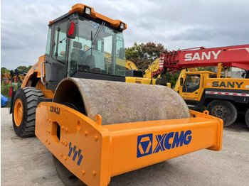 Rouleau compresseur XCMG XS143J