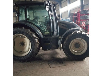 Tracteur agricole VALTRA