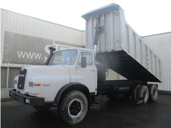 Camion benne MAN