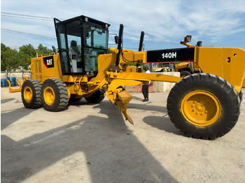 Niveleuse CATERPILLAR 140H