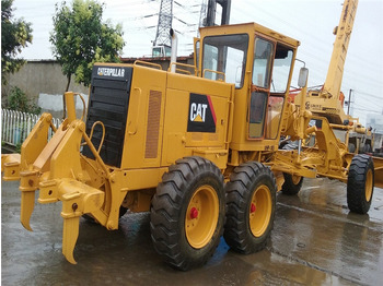 Niveleuse CATERPILLAR 140H