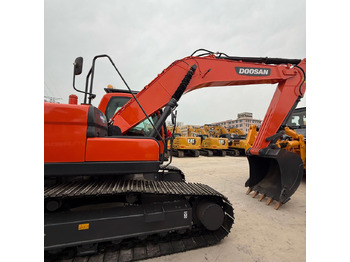 Pelle sur chenille DOOSAN DX225
