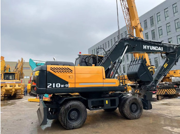 Pelle sur pneus HYUNDAI