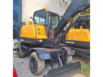 Pelle sur pneus HYUNDAI