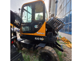 Pelle sur pneus HYUNDAI