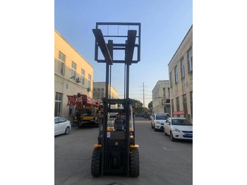 Chariot élévateur diesel TCM FD30 Forklift: photos 5