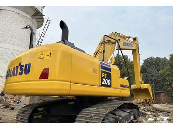 Pelle sur chenille KOMATSU PC200-8