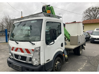 Camion avec nacelle NISSAN