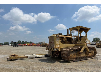 Poseur de canalisations CATERPILLAR