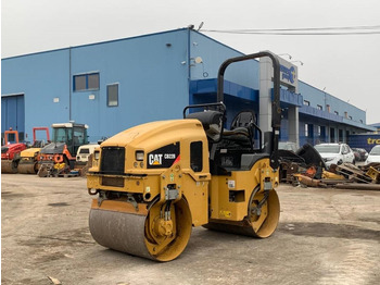Rouleau compresseur CATERPILLAR