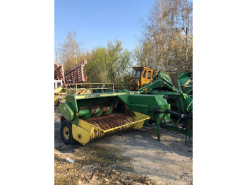 Presse à balles cubiques JOHN DEERE