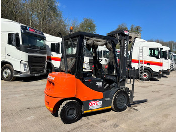 Chariot élévateur diesel 2012 DOOSAN D25S-5 Forklift: photos 3