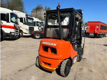 Chariot élévateur diesel 2012 DOOSAN D25S-5 Forklift: photos 4