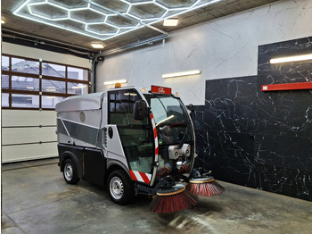 Balayeuse de voirie BUCHER