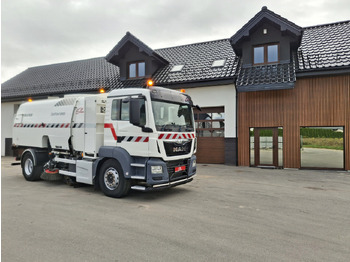 Balayeuse de voirie BUCHER