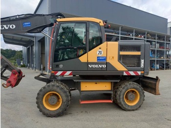 Pelle sur pneus VOLVO EW160E