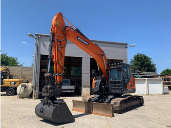 Pelle sur chenille DOOSAN DX235LCR-5