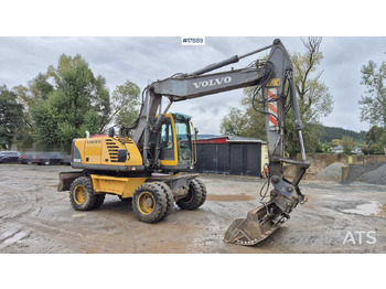 Pelle sur pneus VOLVO EW160B
