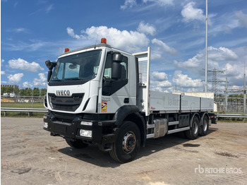 Camion plateau IVECO Trakker