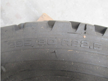 Pneu pour Camion Goodyear 295/80 R 22.5 (DAF): photos 2