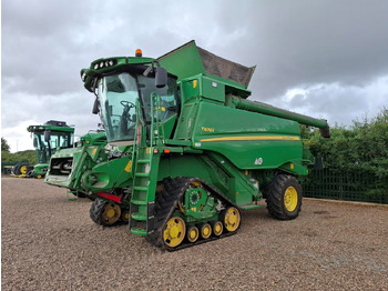 Moissonneuse-batteuse JOHN DEERE T670