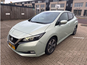 Voiture à hayon NISSAN