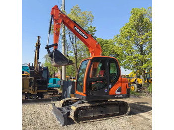 Mini pelle DOOSAN DX75