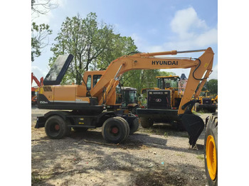 Pelle sur pneus HYUNDAI