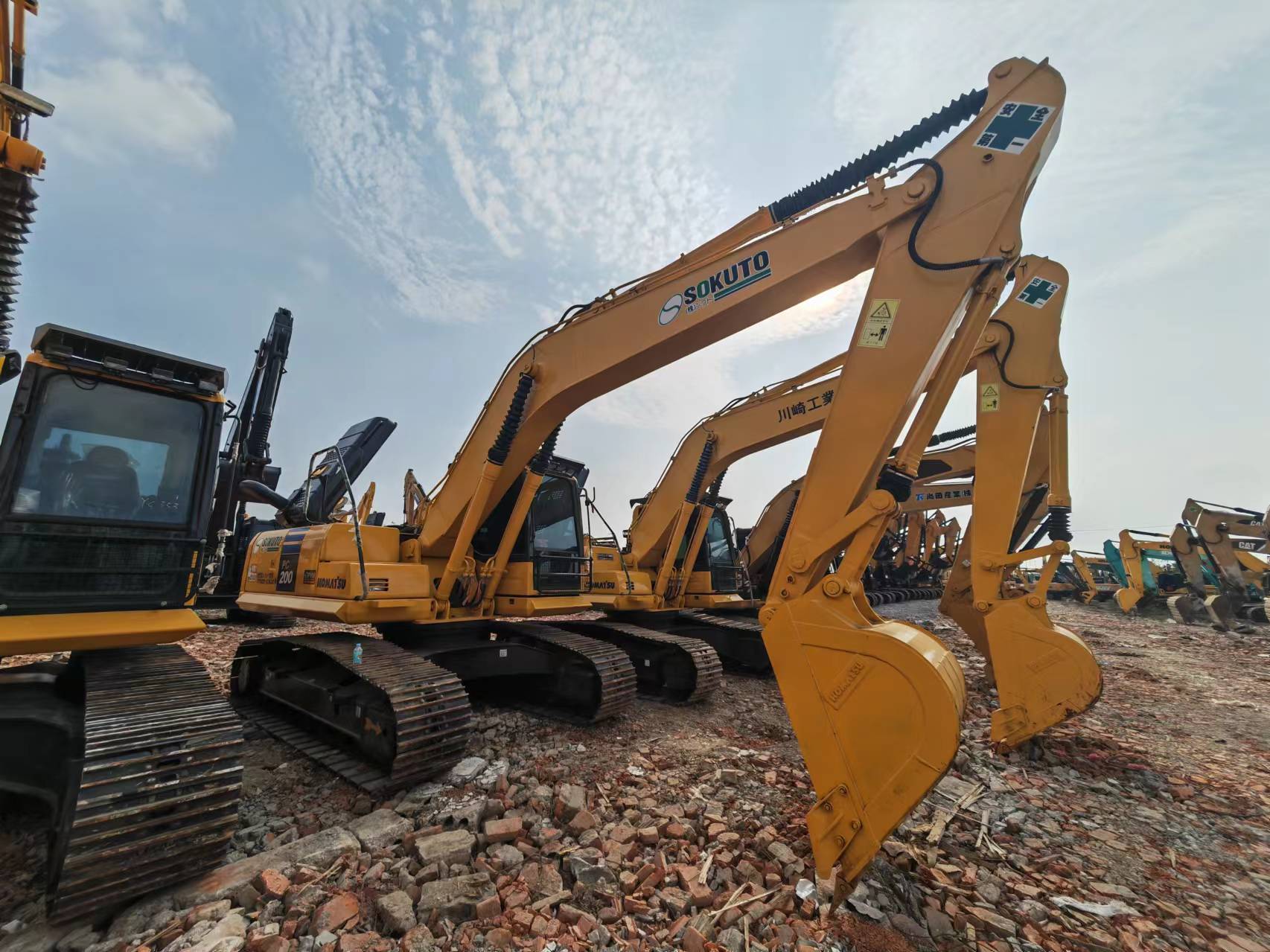 Pelle sur chenille KOMATSU PC200