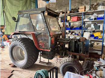 Tracteur agricole ZETOR
