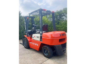 Chariot élévateur HELI