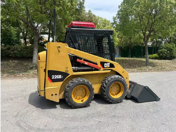 Mini chargeuse CATERPILLAR 226B3