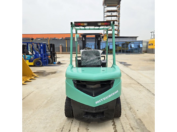 Chariot élévateur diesel Mitsubishi FD30: photos 3 Chariot élévateur diesel Mitsubishi FD30: photos 3