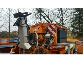 Epandeur de sable UNIMOG