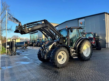 Tracteur agricole VALTRA
