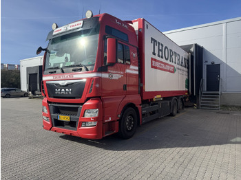 Camion fourgon MAN