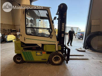 Clark CEM 25  en crédit-bail Clark CEM 25: photos 5 Clark CEM 25  en crédit-bail Clark CEM 25: photos 5