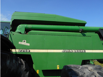 Moissonneuse-batteuse JOHN DEERE 2258