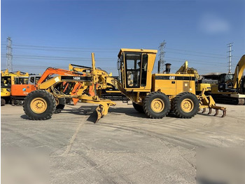 Niveleuse CATERPILLAR 140H