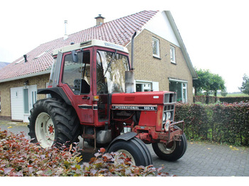 Tracteur agricole INTERNATIONAL