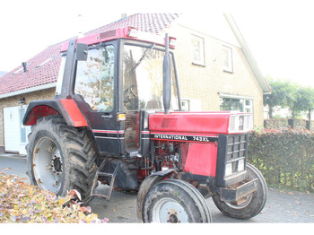Tracteur agricole INTERNATIONAL