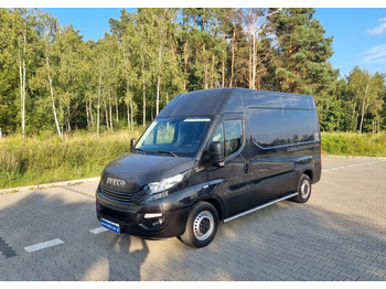 Fourgon utilitaire IVECO Daily