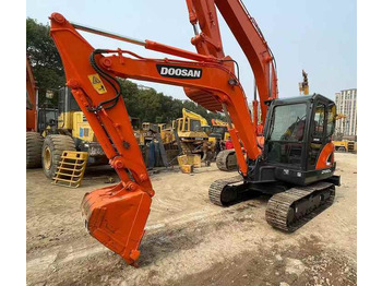 Pelle sur chenille DOOSAN DX60