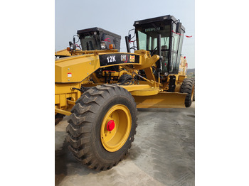 Niveleuse CATERPILLAR 12