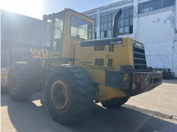 Chargeuse sur pneus KOMATSU WA320-3: photos 2