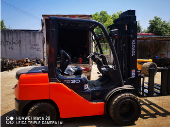 Chariot élévateur diesel TOYOTA 3-ton: photos 4