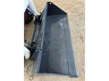 Mini chargeuse BOBCAT Skid Steer Loader S130: photos 4