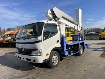 Camion avec nacelle TADANO
