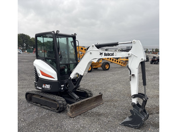 Mini pelle BOBCAT E26
