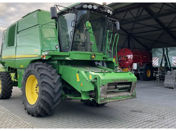Moissonneuse-batteuse JOHN DEERE T560